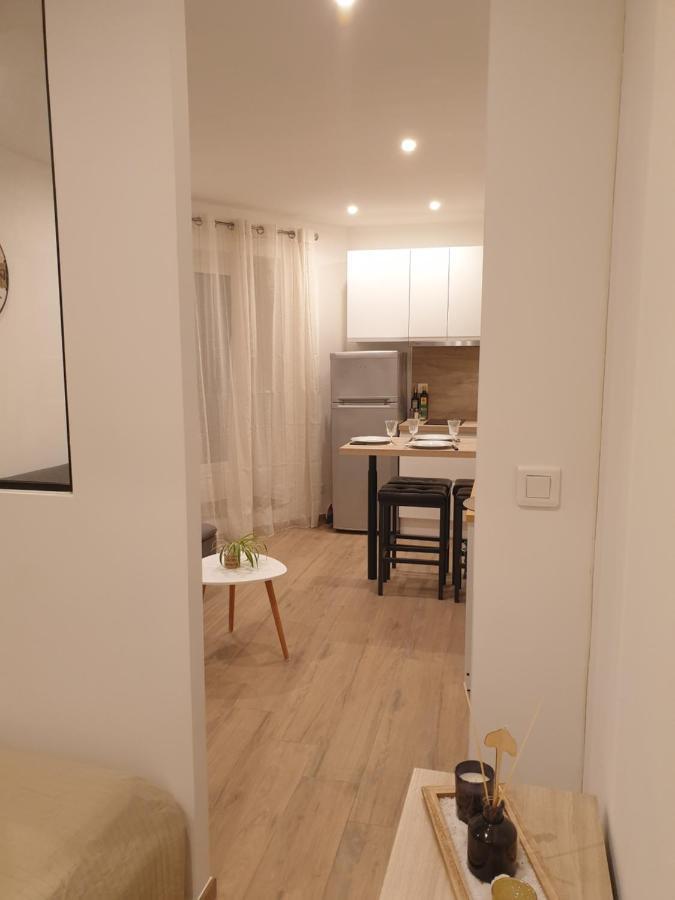 Charmant Studio Avec Coin Nuit - Vieille Ville Climatise ม็องตง ภายนอก รูปภาพ