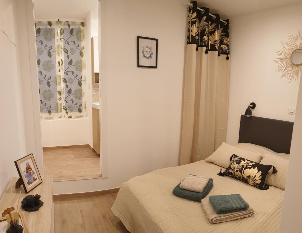 Charmant Studio Avec Coin Nuit - Vieille Ville Climatise ม็องตง ภายนอก รูปภาพ