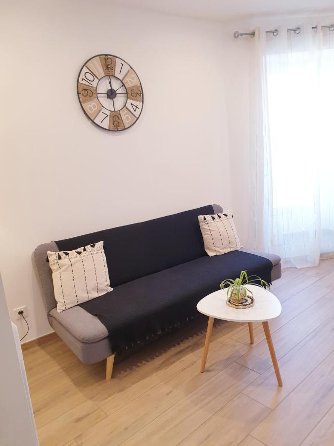 Charmant Studio Avec Coin Nuit - Vieille Ville Climatise ม็องตง ภายนอก รูปภาพ